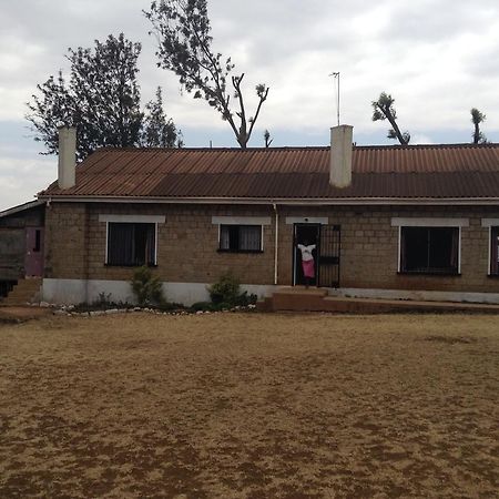 Teule Guest House Oloitokitok 外观 照片